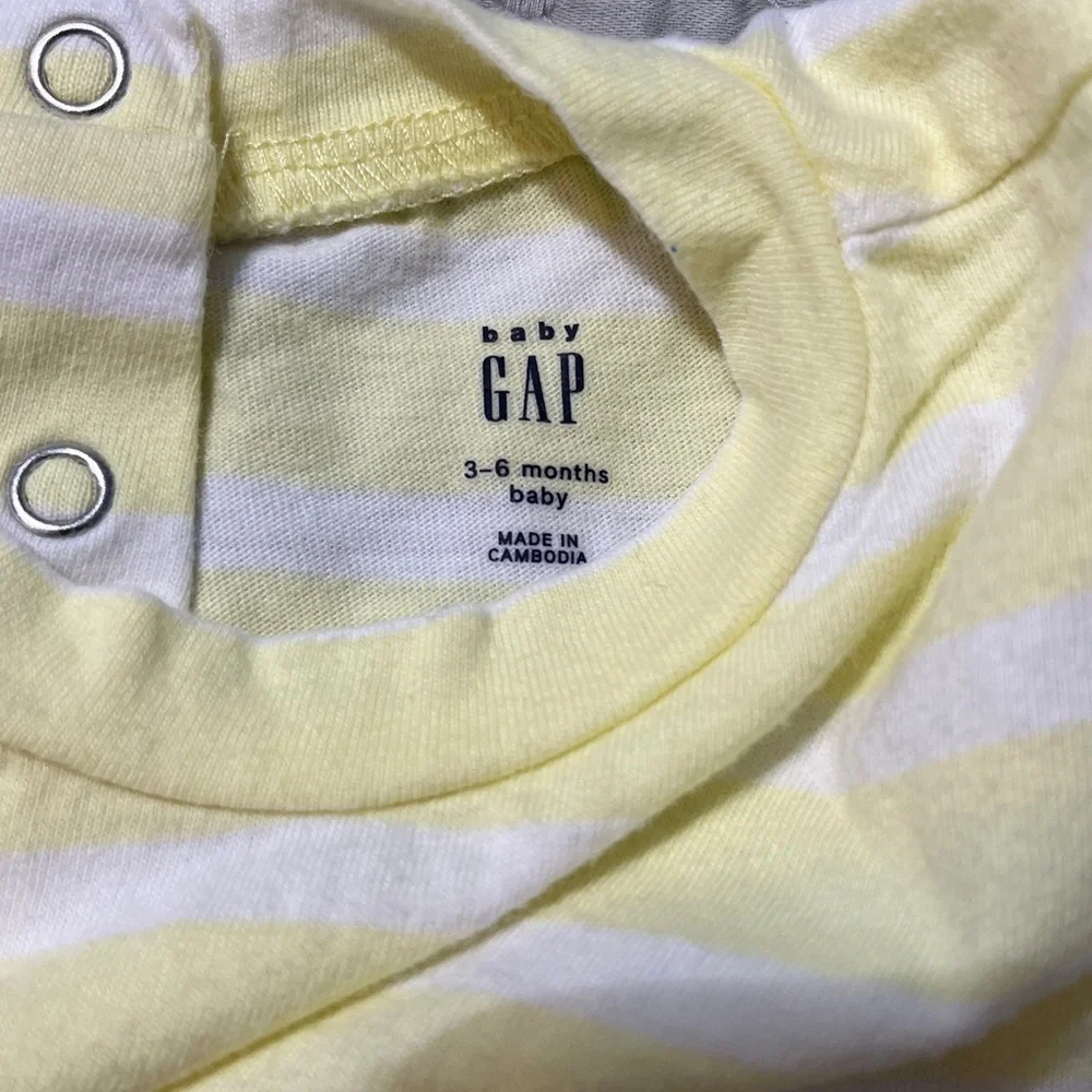 GAP charming yellow